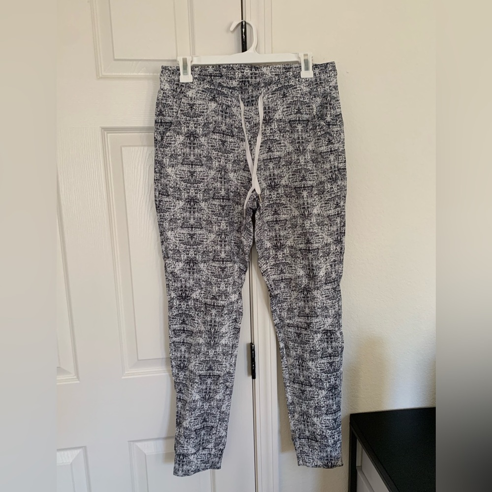 BUFFBUNNY print jasmine joggers XL NWOT